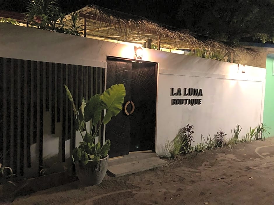 La Luna Boutique Dhangethi