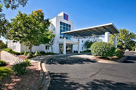 Motel 6-Brooklyn Center, MN - Minneapolis
