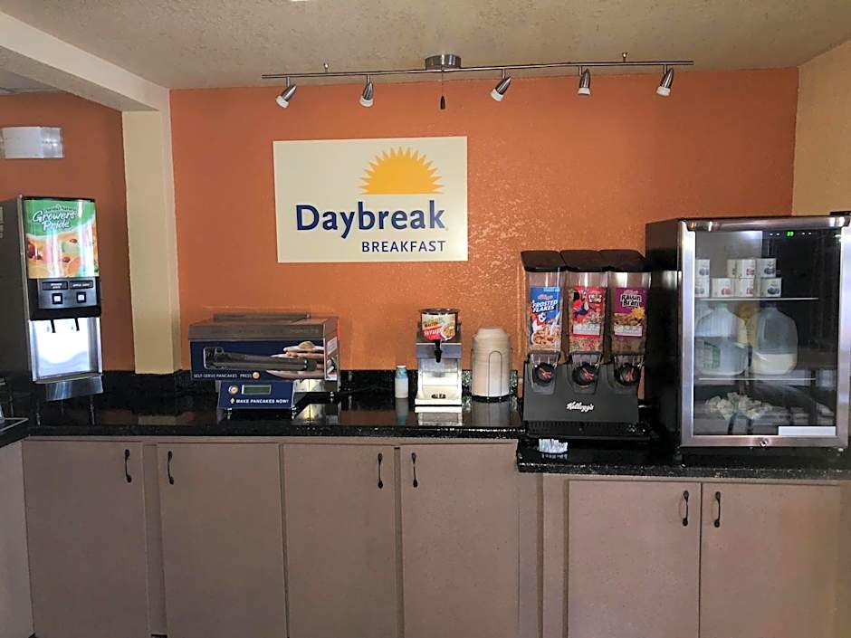 Days Inn & Suites by Wyndham Stevens Point