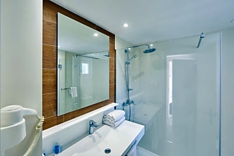 1 BEDROOM APARTMENT WITH BALCONY 4 PERSONS