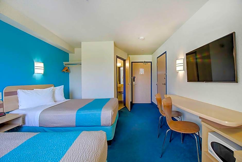 Motel 6-Grande Prairie, AB