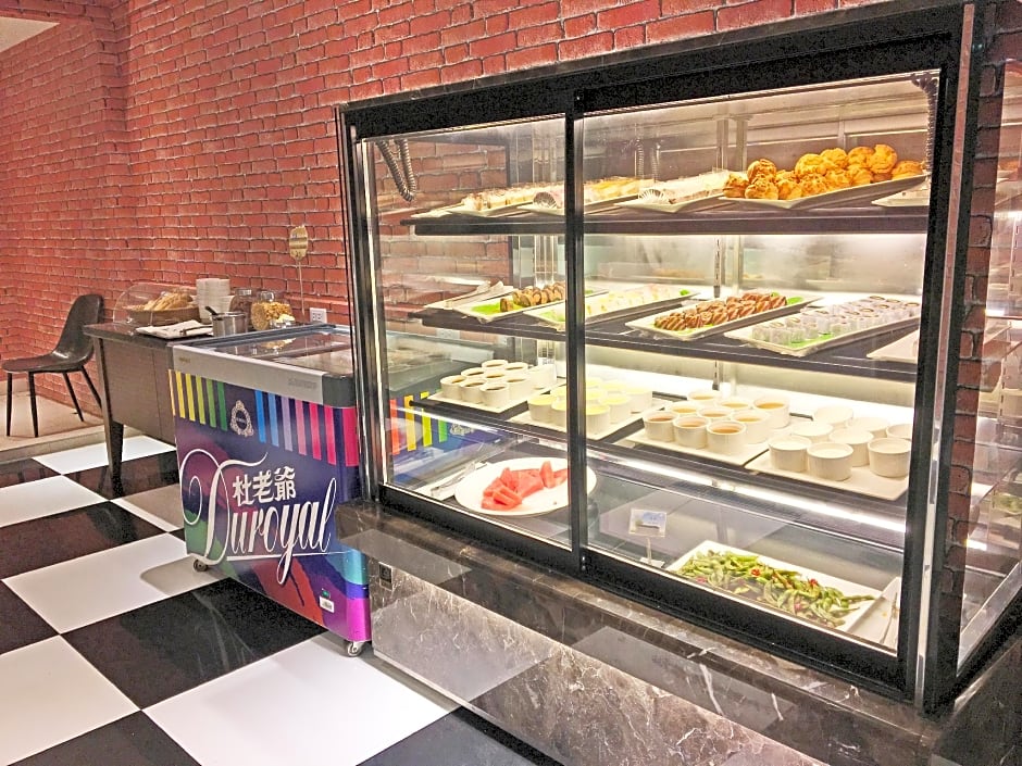 La Hotel-Baseball Theme Hall