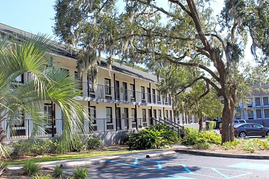 Charleston Creekside Inn