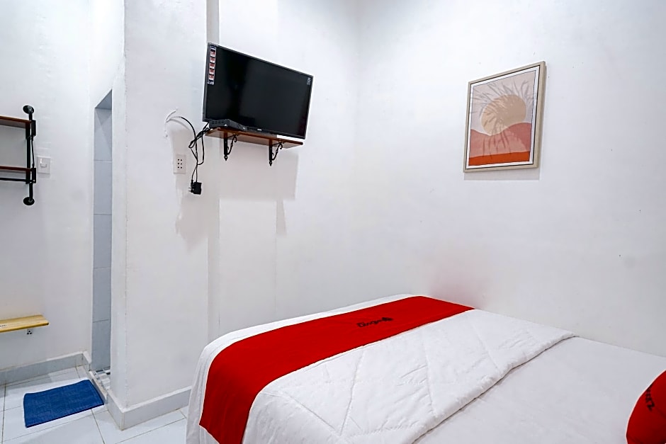 RedDoorz near Pantai Pandan Sibolga