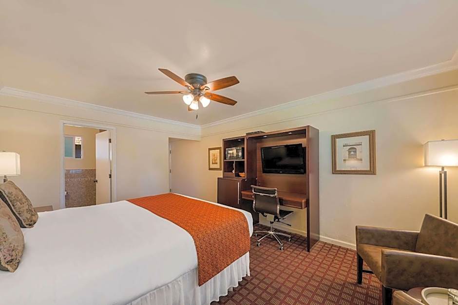 Clarion Collection Carmel Oaks Inn