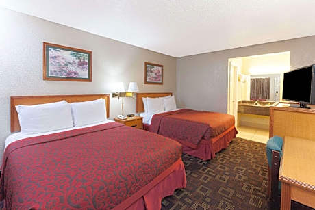 2 Queen Beds Non-Smoking