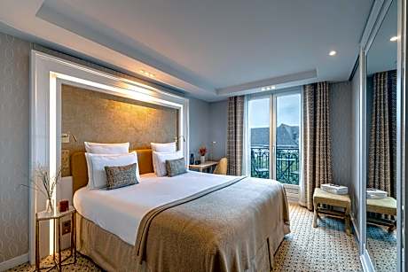 Superior Room with Saint-Germain-des-Prés Church View