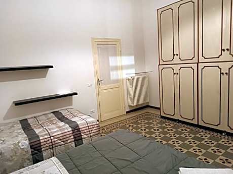 Basic Triple Room with Shared Bathroom
