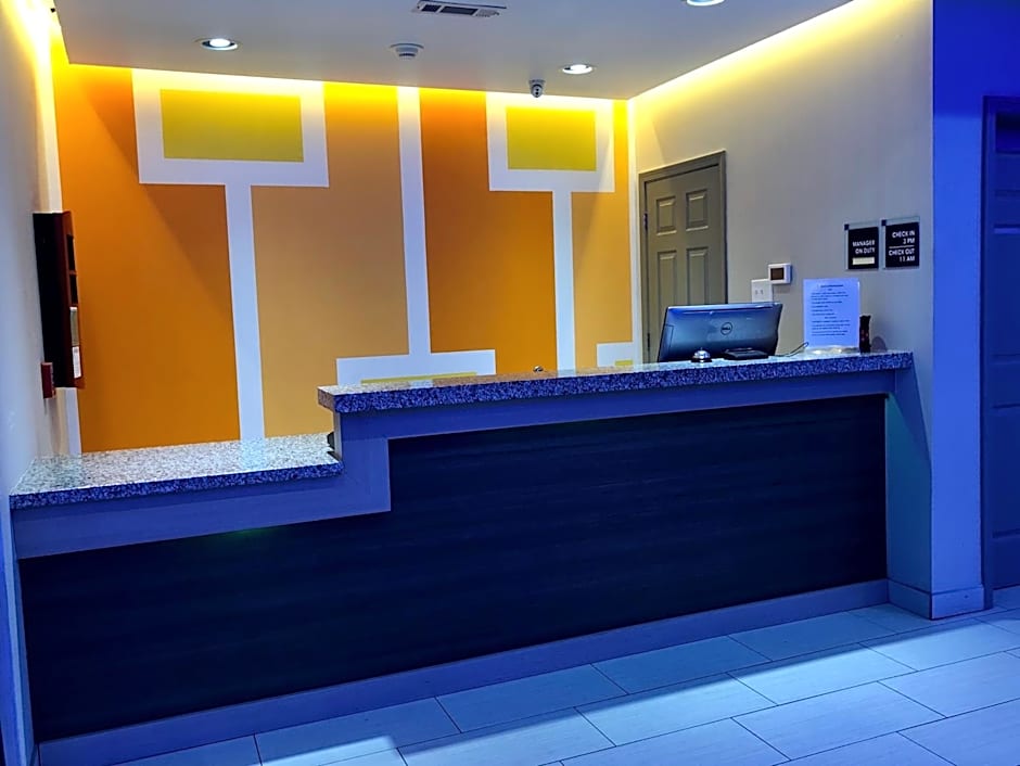 Catoosa Inn & Suites