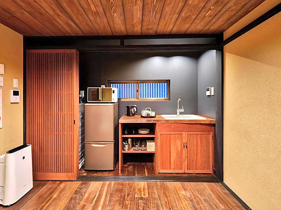 Tsumugi NishinotoinHanayacho