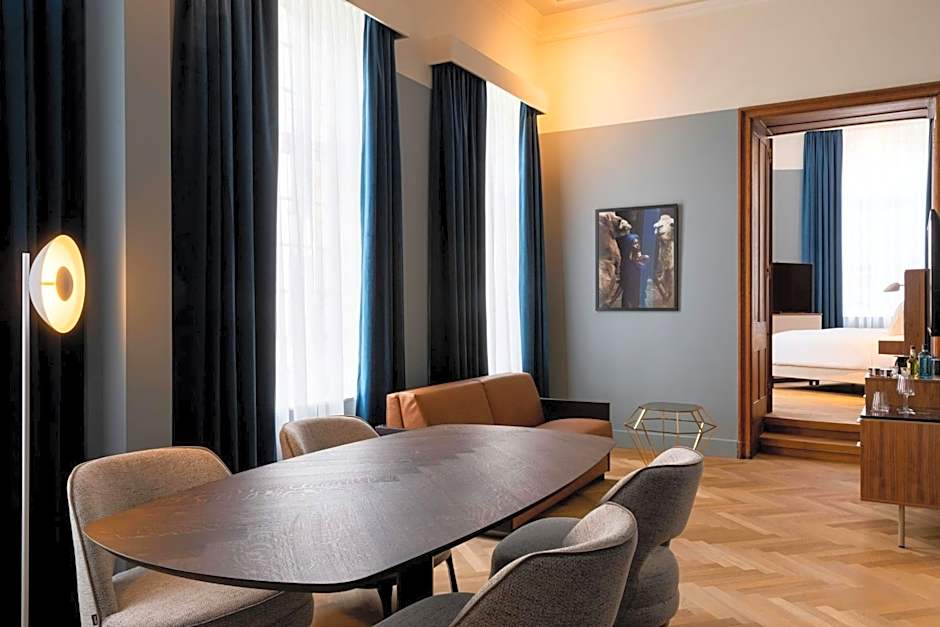 Sapphire House Antwerp, Autograph Collection