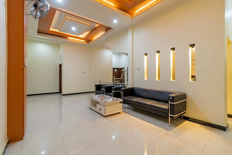 RedDoorz Plus near Ramayana Pematangsiantar