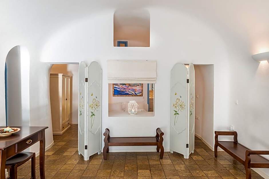 Pantelia Suites