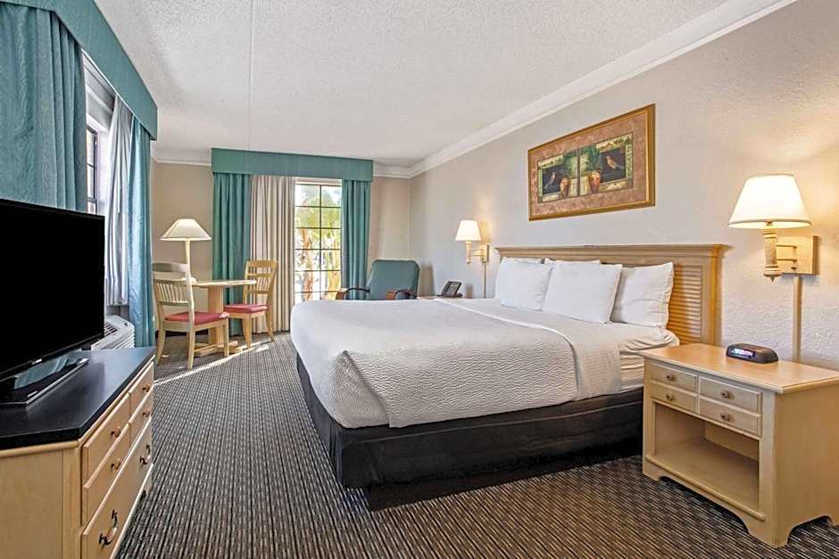La Quinta Inn & Suites by Wyndham Tampa Bay Pinellas Park Clearw