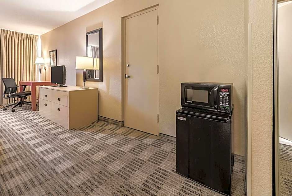 Ramada by Wyndham Fairfield NJ