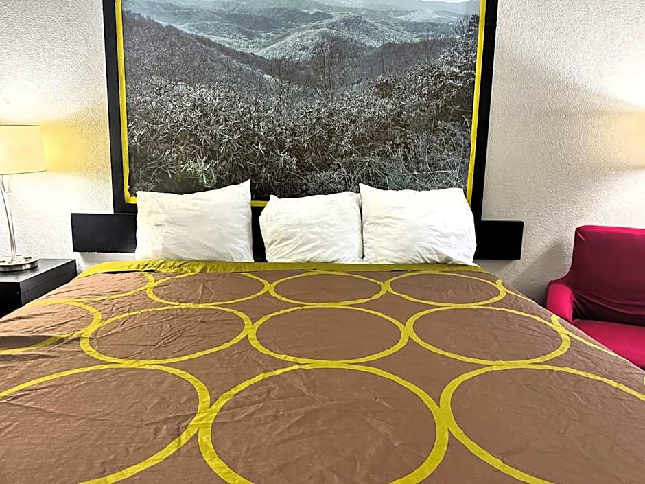 Super 8 by Wyndham Tupelo Airport