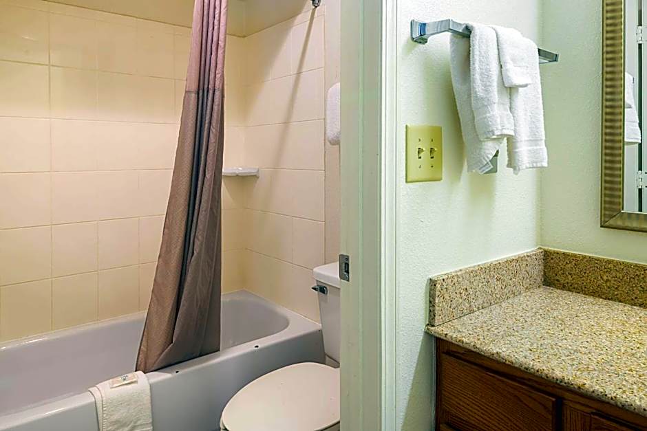 Studio 6-Greensboro, NC