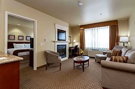 One-Bedroom King Suite with Whirlpool - Non-Smoking
