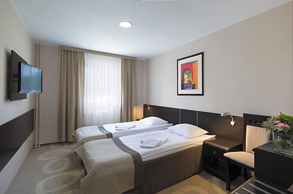 Hotel Picaro Żarska Wieś Południe A4 kierunek Polska