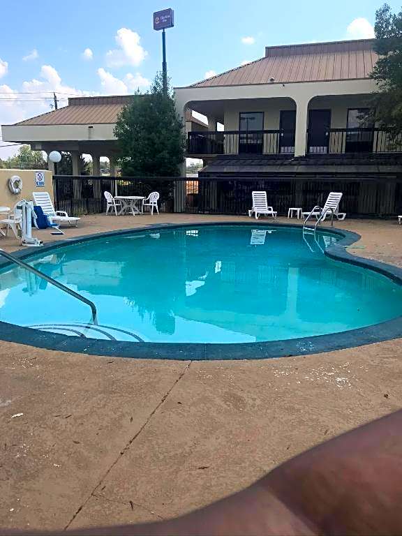 Baymont by Wyndham Macon I-75