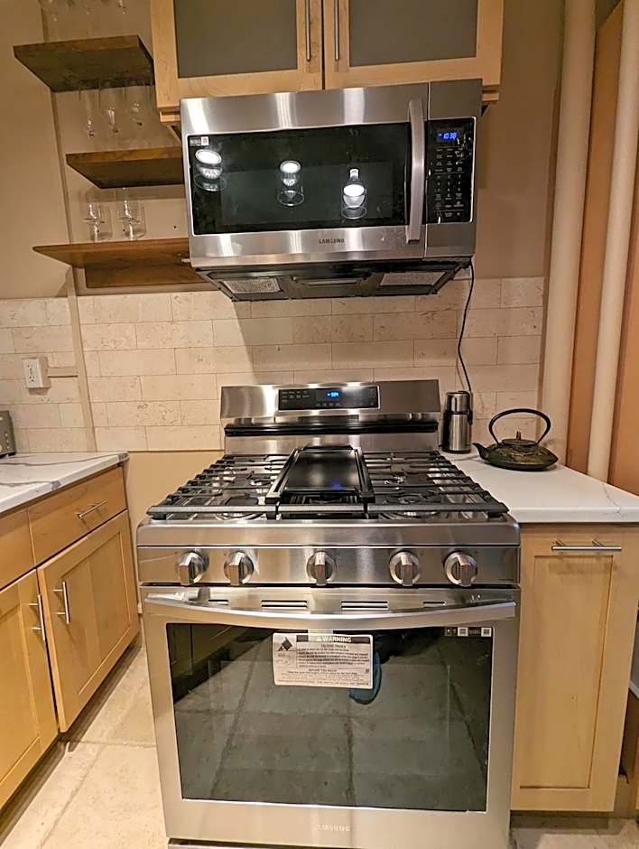 Fully renovated Manhattan gem