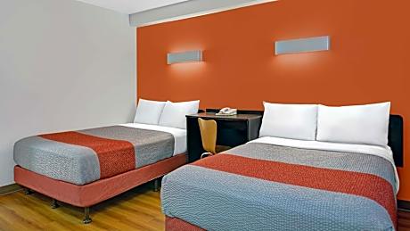 2 Queen Beds | Premium, Micfridge