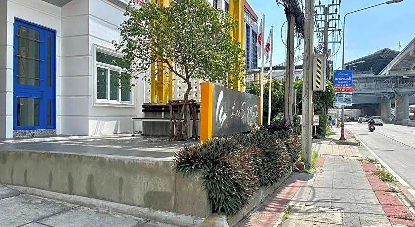 Lee's Mark Residence