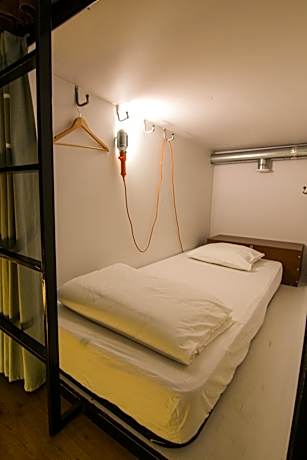 Single Bed in Mixed Dormitory Room