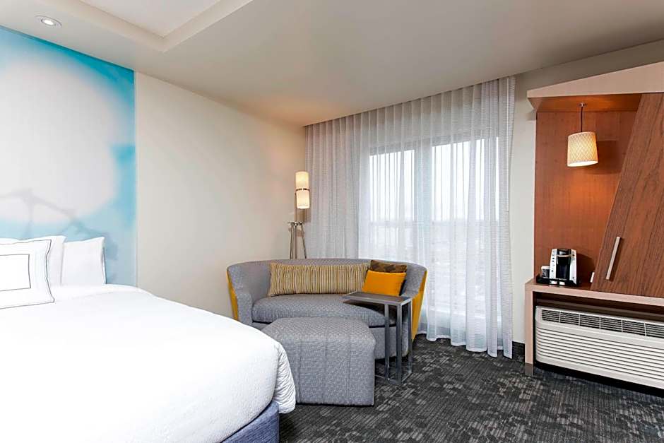 Courtyard by Marriott Holland Downtown