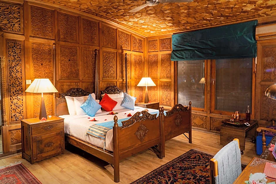 Sukoon Houseboat Dal Lake
