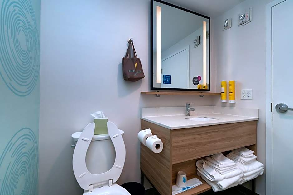 Tru by Hilton Florida City