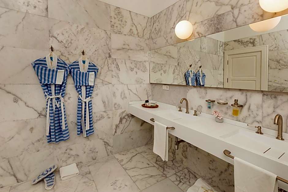 Sabrinas Haus - Adult Only +14