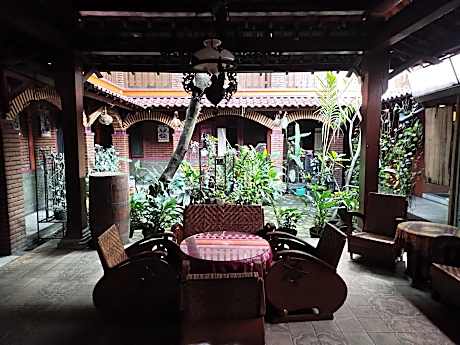 Omah Wetan Homestay