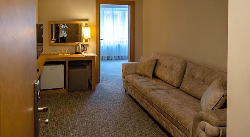 LOTUS PARK HOTEL
