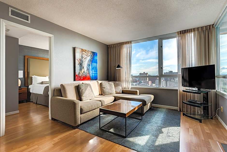 Carmana Hotel & Suites