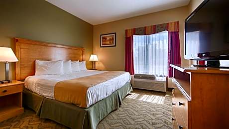 Queen Room with Roll-In Shower - Disability Access