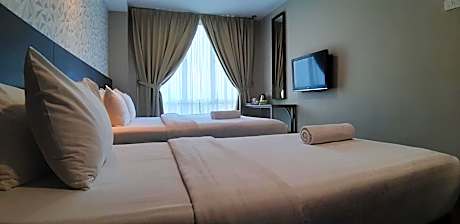 Family King Single Room With Window