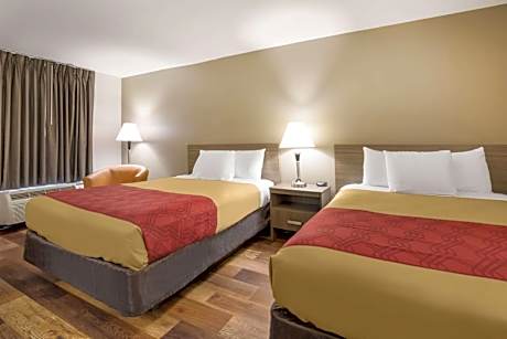 2 Queen Beds, Smoking