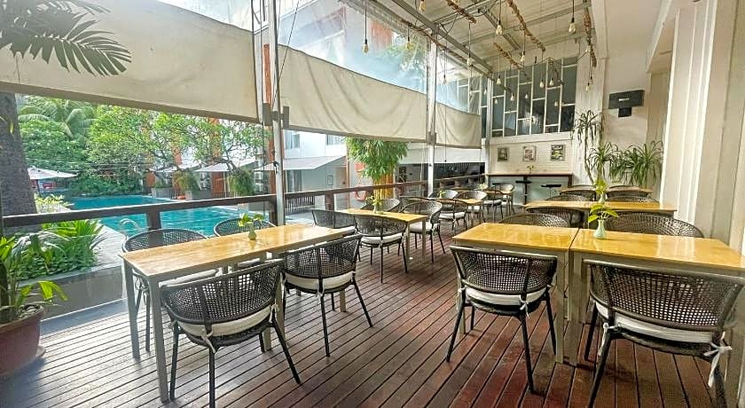 Harris Hotel & Residences Sunset Road