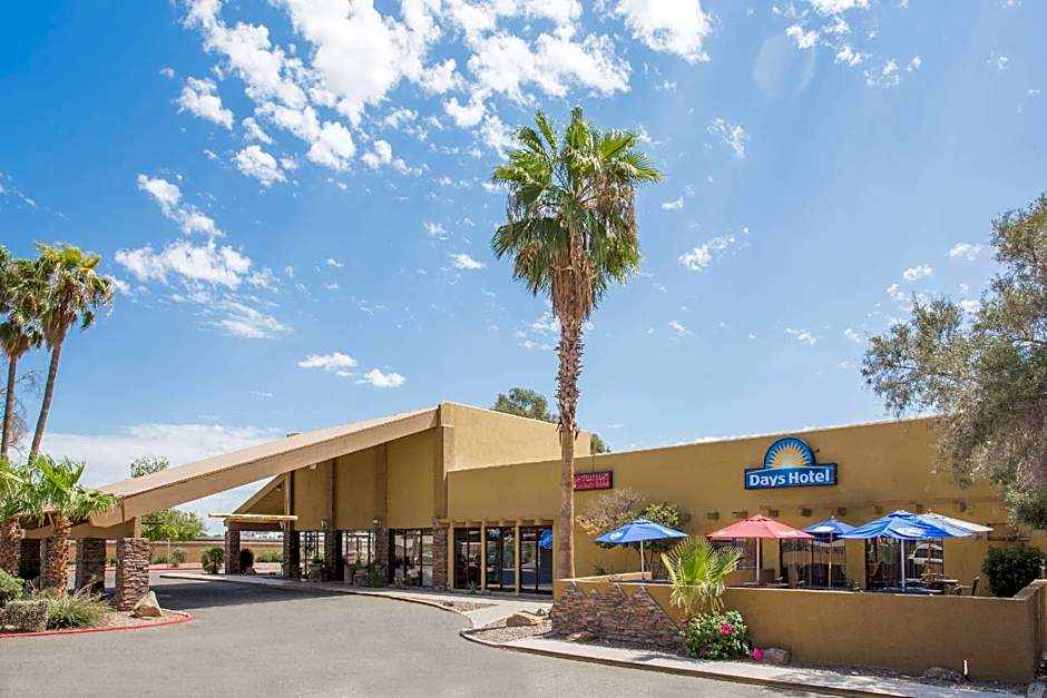 Days Hotel by Wyndham Peoria Glendale Area