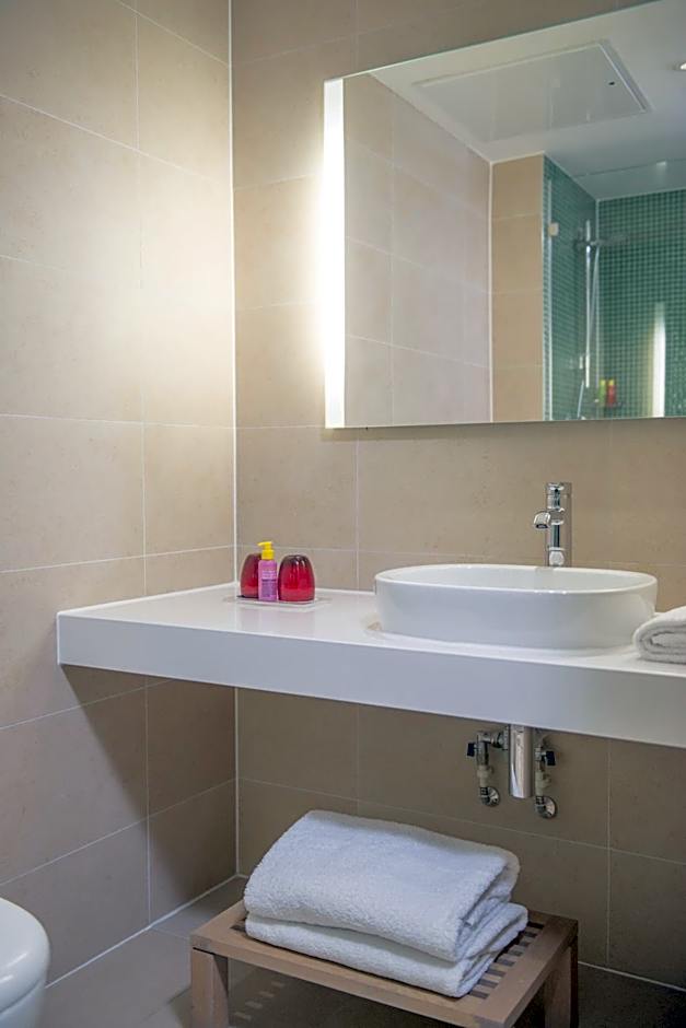 The Orchard Hotel & Restaurant