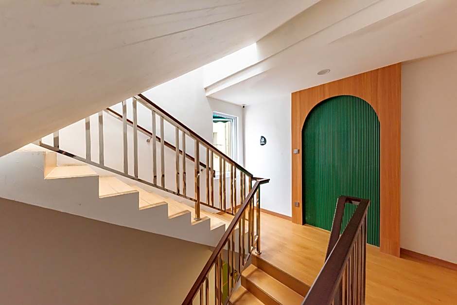 Urbanview Hotel R House Batuaji