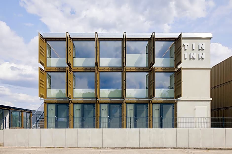 TIN INN Montabaur l einfach gut - Nachhaltiges Hotel aus Überseecontainern