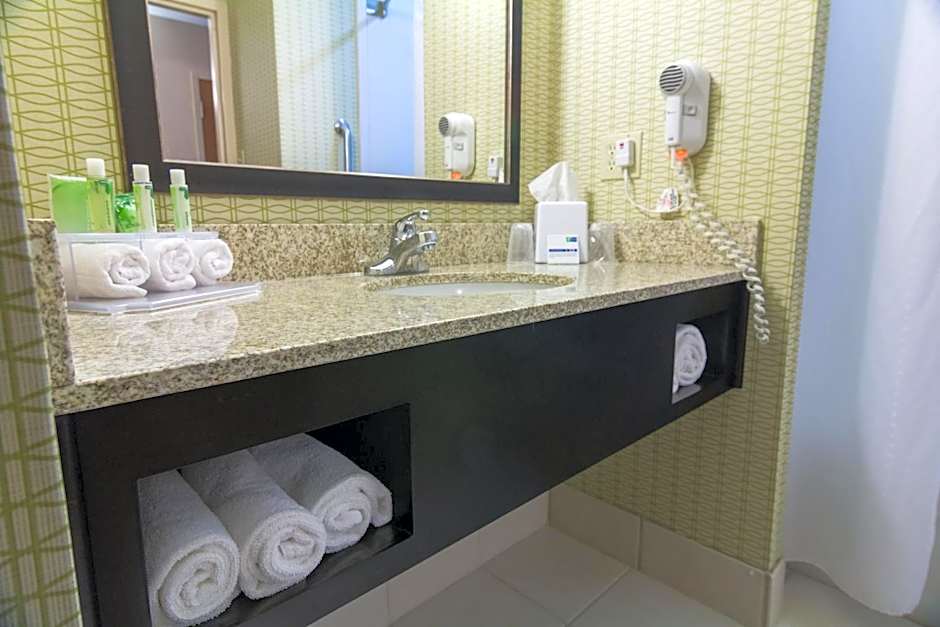 Holiday Inn Express and Suites Winchester By IHG