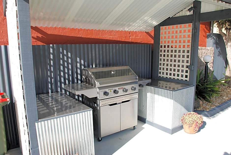 Cunningham Shore Motel