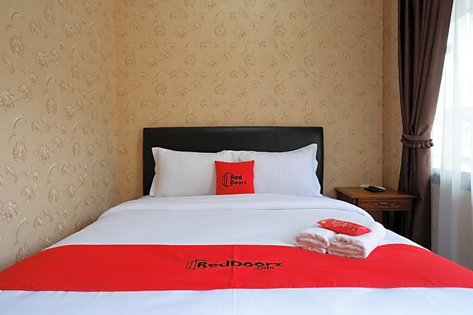 RedDoorz @ Jalan Majapahit Semarang