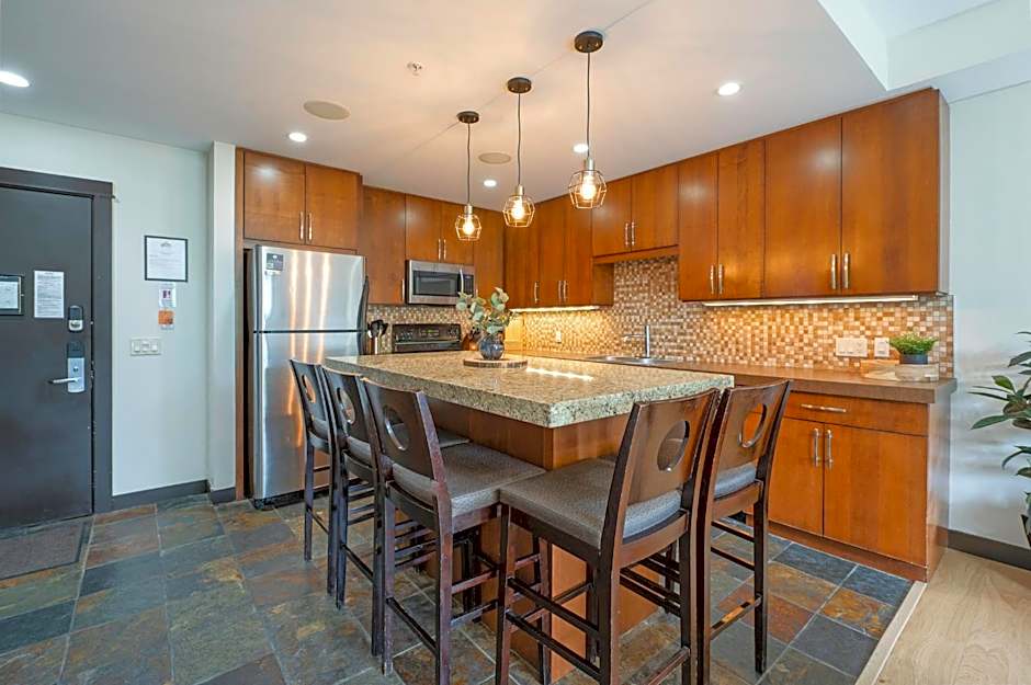 Heavenly Mountain Condo managed by Little Sister Getaways