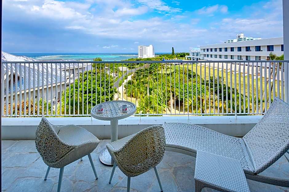 Royal View Hotel Churaumi