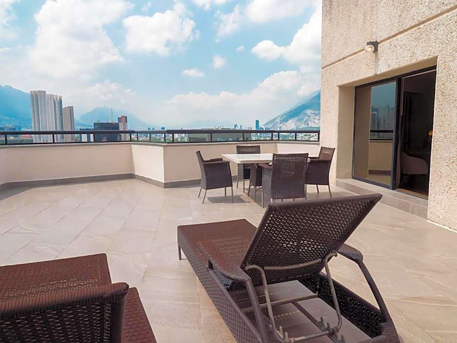 MS Milenium Monterrey, Curio Collection by Hilton