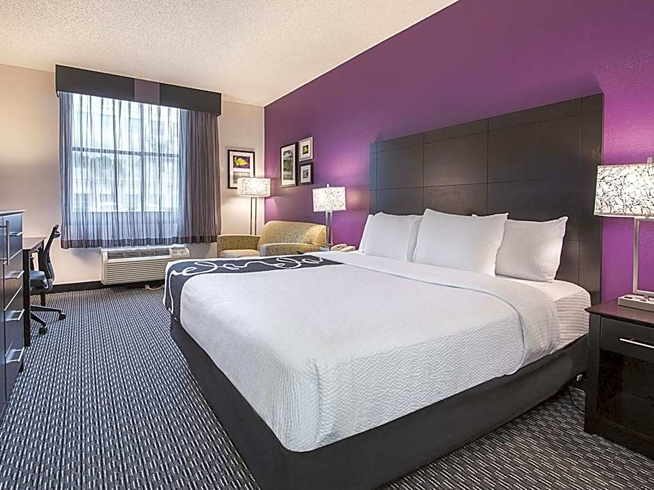 La Quinta Inn & Suites by Wyndham Plantation At Southwest 6th Street